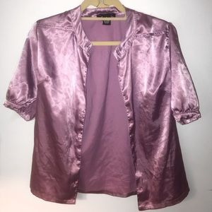 beautiful lavender silk short sleeve button up 💜